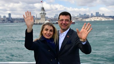 Ekrem İmamoğlu ve Dilek İmamoğlu'nun teknede renkli anları