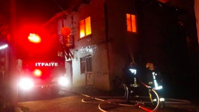 Çadırda kalan depremzedenin evi yandı