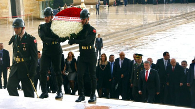 Mansur Yavaş Anıtkabir'i ziyaret etti