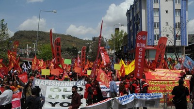 Tunceli'de işçilerden halaylı kutlama