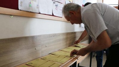 Besni'nin Kesmetepe beldesinde oy verme işlemi başladı
