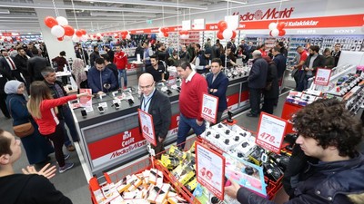 MediaMarkt’tan hem babalara hem de karnelere hediye