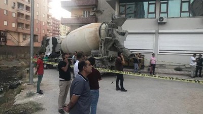 Beton mikserinin çarptığı kadın öldü