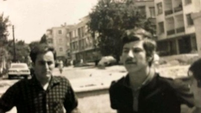 Fotoğraftaki genç, şimdilerde Türkiye'nin en ünlü şarkıcılarından!