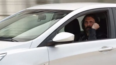 Behzat Ç.'den Gökçek'e 'dinazor' göndermesi