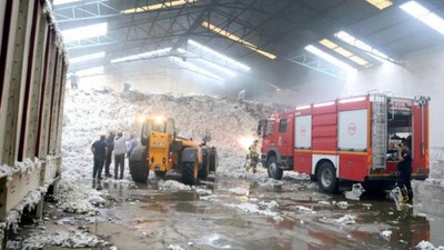 İzmir Foça'da fabrika yangını