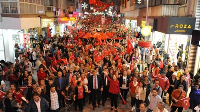 Balçova’da Cumhuriyet sevdası yollara sığmadı