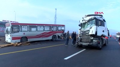 Pakistan’da yolcu otobüsü kaza sonrası alev aldı: 15 ölü