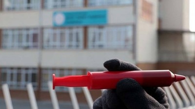 İzmir'de iki okul kantininde şırıngalı çikolata tespit edildi