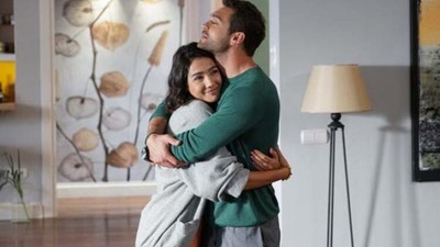 Furkan Andıç ve Aybüke Pusat aşkını kolye ele verdi