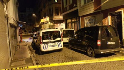 Fatih'te evinin penceresinden düşen kişi öldü