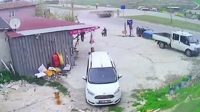 Denizli'de iki otomobil çarpıştı: 1 ölü, 2 yaralı