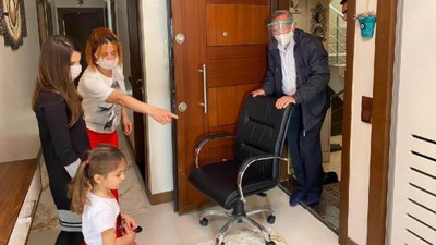 Makam koltuğunu küçük Damla'nın evine götürüp, devretti