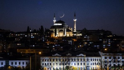 Her yıl dolup taşan Sultan Ahmet Meydanı'nda koronavirüs sessizliği