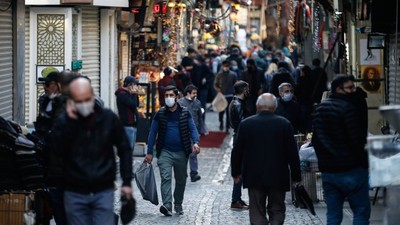 Türkiye'de 25 ilde maskesiz sokağa çıkmak yasaklandı