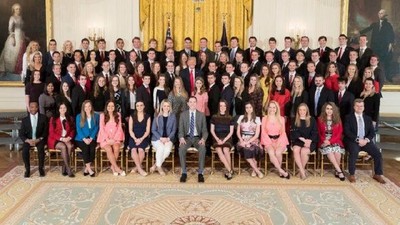 Trump'ın 'Beyaz' stajyerleri sosyal medyanın gündeminde
