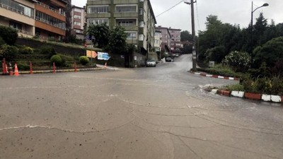 Zonguldak'ta sağanak; yollar göle döndü