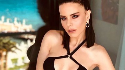 Simge Sağın'ın bikinili pozuna beğeni yağdı!
