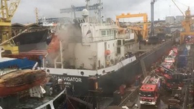 Tuzla'da gemide yangın
