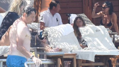 Kaya Çilingiroğlu sevgilisiyle tatilde