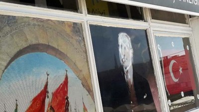 İYİ Parti Orta İlçe Başkanlığındaki Atatürk posterine çirkin saldırı