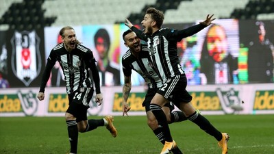 Beşiktaş, Süper Lig'in ilk yarısını lider tamamlayarak yenilmezlik serisini 9 maça çıkardı!