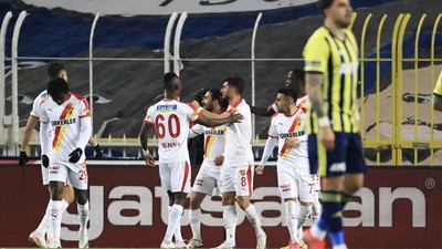 Fenerbahçe'ye zirve yolunda Göztepe şoku!