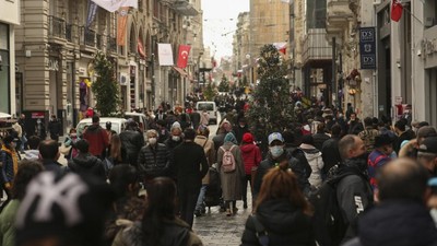 Koronavirüste flaş 4. dalga uyarısı: 'Yeni varyantlar yeni kapanmaları getirebilir'