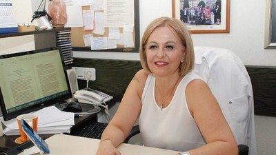 Prof. Dr. Esin Davutoğlu Şenol bu defa kıyafeti nedeniyle gericilerin hedefinde