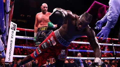 Tyson Fury, Deontay Wilder'ı nakavt etti