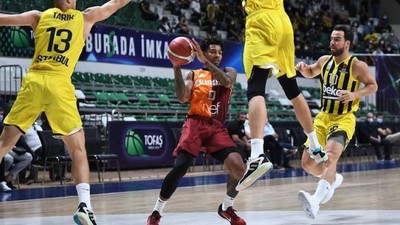 Karlı hava basket maçlarını iptal ettirdi