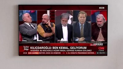 Hakan Bayrakçı, CNN Türk canlı yayınında tırnaklarını kesti: Jet hızıyla özür diledi