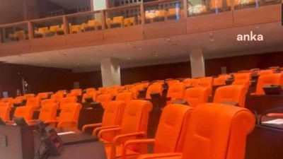 AKP Meclis'teki "zam" toplantısına son ana kadar katılmadı: Kapı ağzında beklemişler
