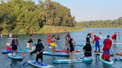 Adana'da kostümlü kano festivalinden renkli görüntüler