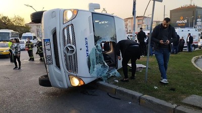 Kocaeli'de işçi servisi ile halk otobüsü çarpıştı: 11 yaralı