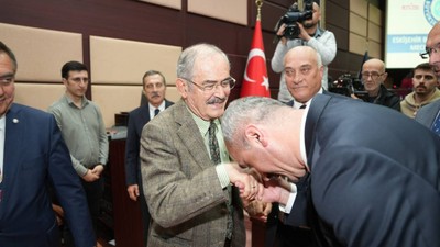 Yılmaz Büyükerşen, belediye meclisine veda etti