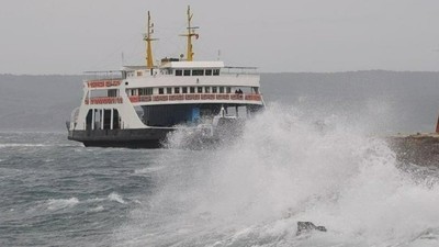 Çanakkale'de bazı feribot seferleri iptal edildi