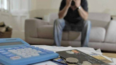 Vatandaş borç batağında: Kredi ve kredi kartı borçları katlanarak artıyor