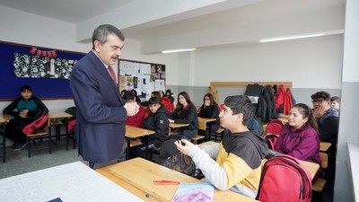 MEB Resmen Açıkladı: Okullar Erken Açılacak, Ders Saatleri Değişecek