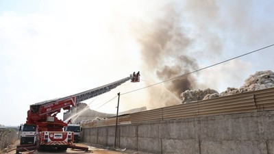 Adana'da Geri Dönüşüm Fabrikasında Yangın!