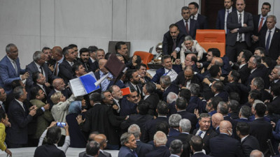 Ahmet Şık'a Saldıran Milletvekilinden Skandal Savunma: 'Kirli Dili Meclisimize Yakışmıyor'