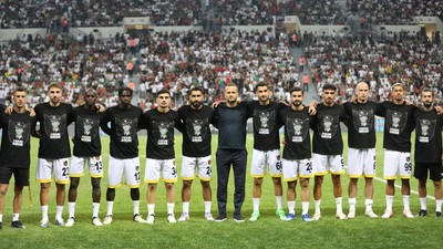 İstanbulspor Amedspor Maçına Gaffar Okkan Tişörtü ile Çıktı