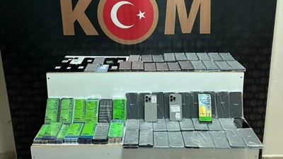 Van’da Yüklü Miktarda Kaçak Telefon Ele Geçirildi