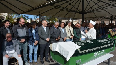 Aksaray'da Devrilen Tur Otobüsünde Hayatını Kaybedenlerin cenazesi Balıkesir'de Defnedildi