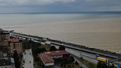 Rize'de Denizin Rengi Değişti