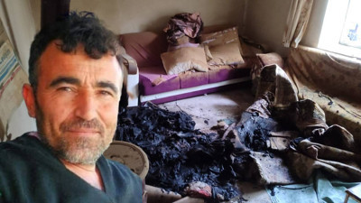 Haber Alamadığı Babasını Yatağında Yanmış Halde Buldu
