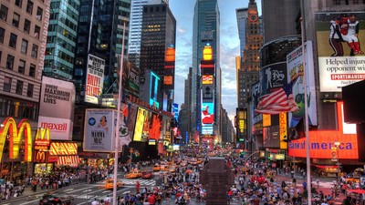 New York'taki Times Meydanı'nda Yeni Yıl Heyecanı: Güvenlik Önlemleri Artırıldı