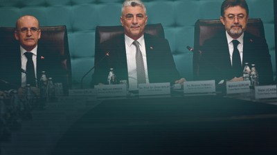 Mehmet Şimşek'ten Çok Sert Uyarı! Mazotu, Elektrik Faturasını Örnek Verdi: 'Maliyet Artıyor Bahanesiyle Gelmeyin'