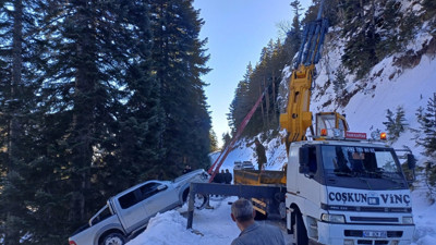 30 Metreden Aracıyla Dereye Uçtu, Burnu Bile Kanamadı