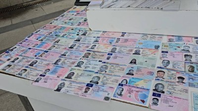İstanbul'da Sahte Kimlik ve Pasaport Çetesi Çökertildi, 5 Gözaltı